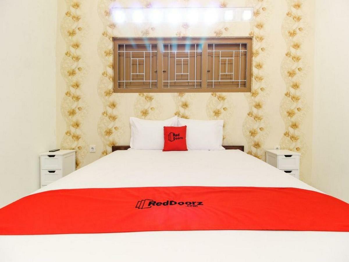 Reddoorz Near Rs Sarjito Hotel 2*