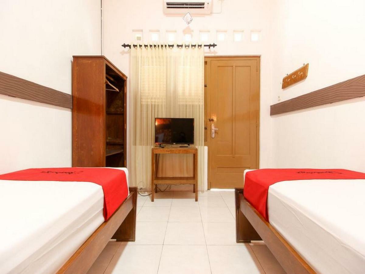 Hotel Reddoorz Near Rs Sarjito 2*