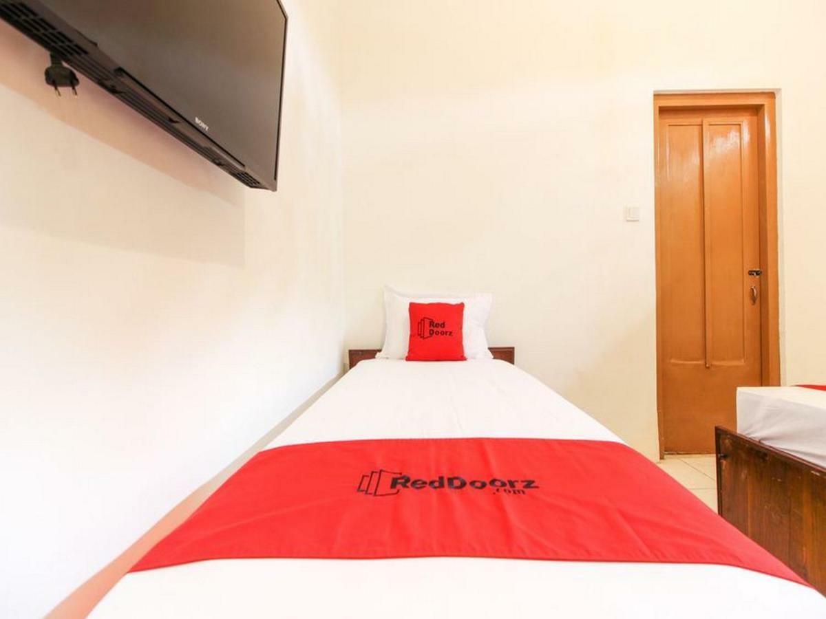 Reddoorz Near Rs Sarjito