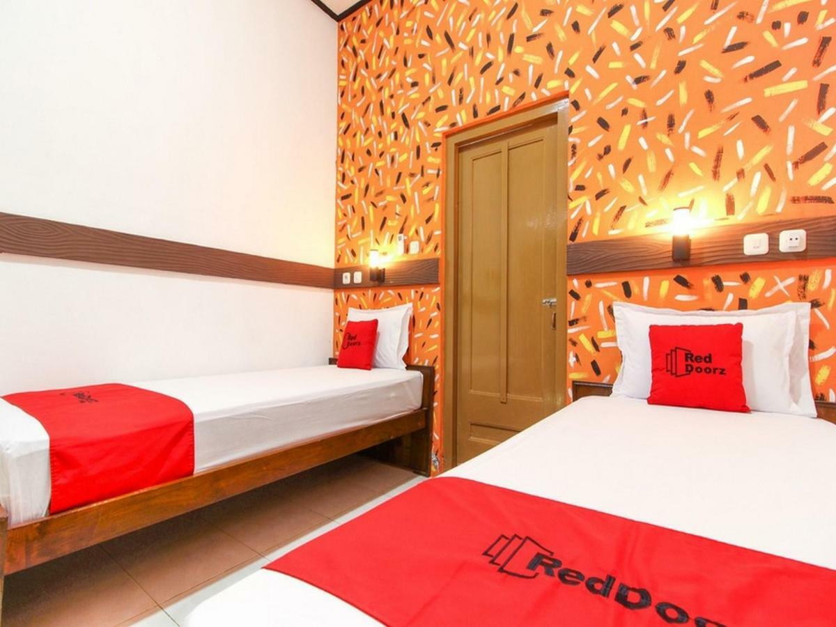 Reddoorz Near Rs Sarjito